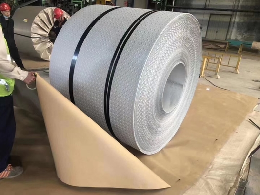 Fabrique Vente à chaud en acier laminé à chaud vérifié Q235 Ss400 en acier laminé à chaud huilé métal au carbone doux revêtu bobine d'acier à carreaux pour sol