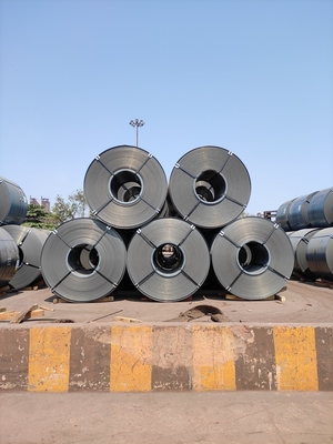 Bobine à voix noire jusqu'à la fibre de verre Matériau F Cr Rouleau d'acier avec bandes d'acier Bobine d'acier au carbone laminée à chaud 25-30 tonnes