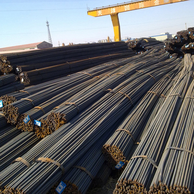 Barre d'acier déformée laminée à chaud HRB400 en 12 mm et 16 mm, idéale pour les applications de renforcement de construction.