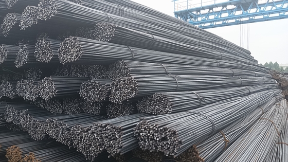Barre d'acier déformée HRB400 fabriquée en usine, disponible en 12 mm et 16 mm, idéale pour le renforcement de la construction