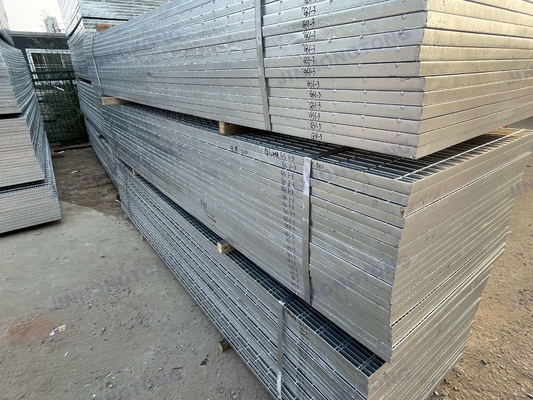 Chine usine de type L Bar grille en acier galvanisé à chaud 25x5x3 30x5x3 32x5x3 grille en acier galvanisé soudé
