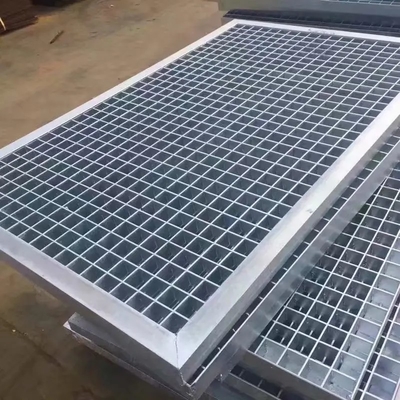 Fabrique en gros de grille en acier doux recouverte de couleur 1m x 1m grille en acier galvanisé