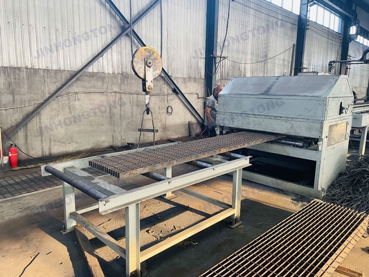 Vente directe d'usine Grille en acier à barres plates galvanisées Grille en acier à barres dentées Grille pour forge Grille de soudage