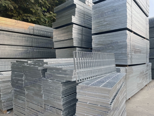 Prix de l'usine Grille de plancher en acier galvanisé 30 pouces Garage anti-dérrapage de la passerelle en acier grille pour le sol