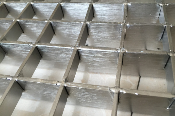 ASTM GB surface du ménisque grille en acier galvanisé pression soudé 30x30 grille à barres en acier galvanisé à chaud