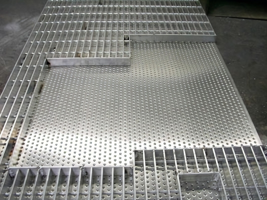 Prix raisonnable en poudre revêtue de bande d'acier inoxydable Drainage de plancher Grille 19-w-4 15-w-4 11-w-4 grille en acier dentelé