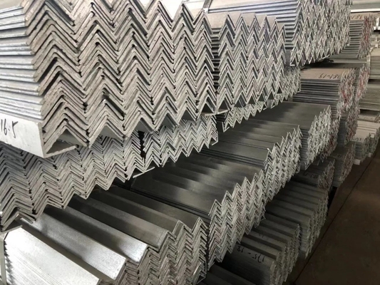 Vente directe d'usine Ss400 Q235b S235 1080 Q345b 30x30x3mm Acier au carbone structural Q235 Barre d'angle en acier de fer laminé à chaud