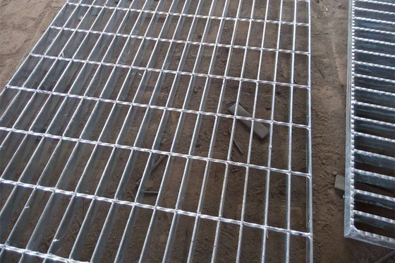Matériau de référence Q235 201 304 316 Grature en acier galvanisé pour plancher, couverture de conduit, drainage, grille, plateforme