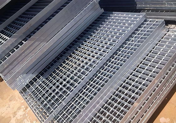 Matériau de référence Q235 201 304 316 Grature en acier galvanisé pour plancher, couverture de conduit, drainage, grille, plateforme